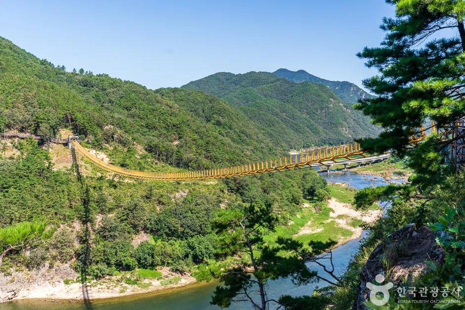 충남 월영산 출렁다리 방문 동선을 참고할 수 있는 트립뷰 편집 이미지