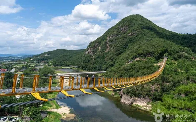충남 월영산 출렁다리 방문 동선을 참고할 수 있는 트립뷰 편집 이미지