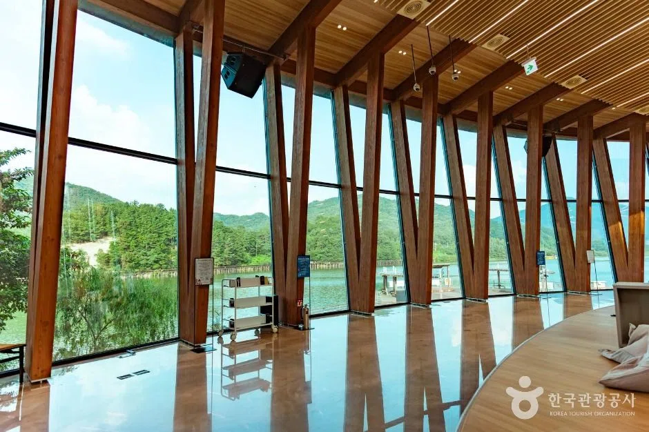 전북 아중호수도서관 방문 동선을 참고할 수 있는 트립뷰 편집 이미지
