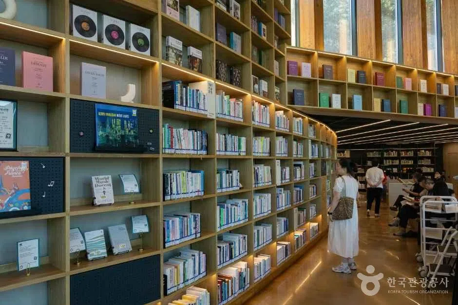 전북 아중호수도서관 방문 동선을 참고할 수 있는 트립뷰 편집 이미지