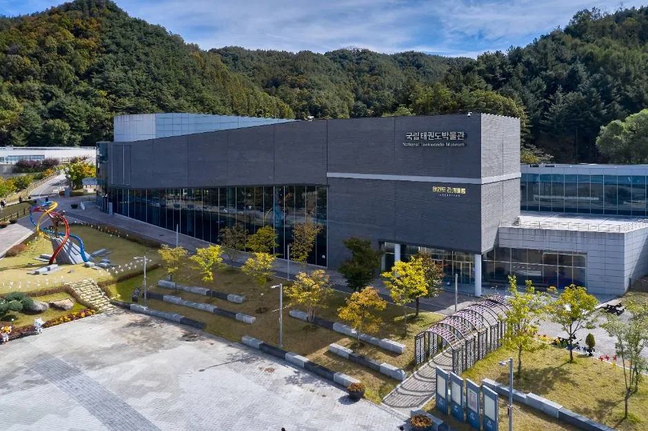 전북 태권도원 방문 동선을 참고할 수 있는 트립뷰 편집 이미지