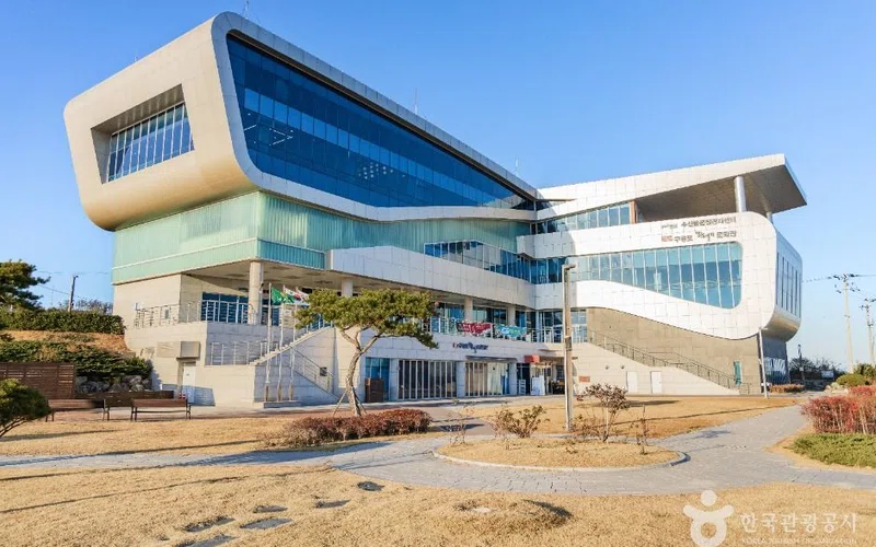 경북 구룡포과메기문화관 방문 동선을 참고할 수 있는 트립뷰 편집 이미지