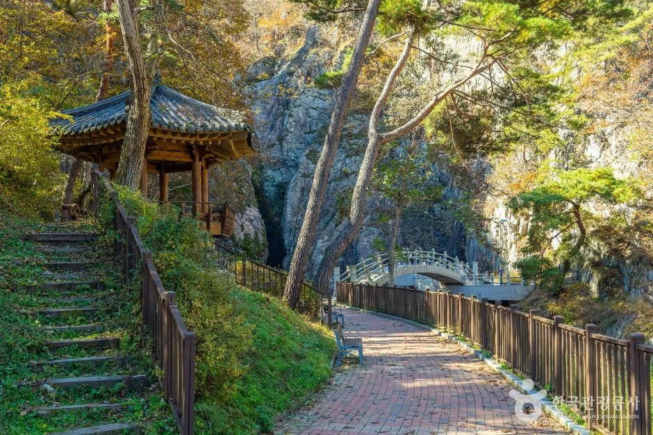 충북 옥계폭포 방문 동선을 참고할 수 있는 트립뷰 편집 이미지